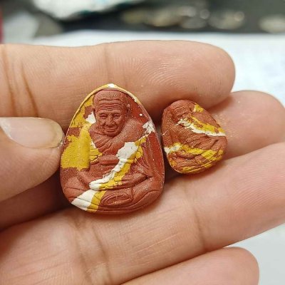 2-80 วัดใจคู่ 50 พระผงหลวงปู่ทวด รุ่นเจ้าสัวพันล้าน หลวงปู่อิ่ม วัดทุ่งนาใหม่ จ.นครศรีธรรมราช ปี 2566 เนื้อก้นครก ลายพราง มีหมายเลข กล่องเดิม***ชุดสุดคุ้ม มวลสารดี G#3