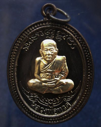 กรรมการ !!! เลข 173...เหรียญหลวงปู่ทวด หลังพ่อท่านเขียว วัดห้วยเงาะ รุ่นกิตติคุโณ 82 เนื้อทองแดงรมดำหน้า-หลังอัลปาก้า โค้ด-เลข พร้อมกล่องเดิม พ.ศ. 2553 สร้างแจกกรรมการ 999 องค์