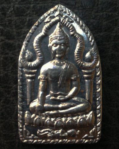 4.พระยอดขุนพลปั๊ม หลวงพ่อฑูรย์ วัดโพธินิมิตร เนื้อชินพิมพ์เล็ก พ.ศ. 2527 สูง 3 ซ.ม. สร้างจากเนื้อชินกรุเก่าที่ชำรุดแตกหัก