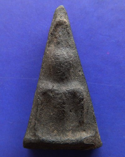 6. นางพญาเนื้อดิน ไม่ทราบที่ ขนาดสูง 2.8 ซ.ม. พระบ้านเก่าเก็บ