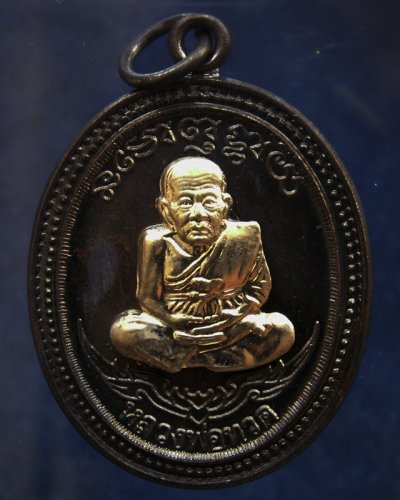 กรรมการ !!! เลข 107...เหรียญหลวงปู่ทวด หลังพ่อท่านเขียว วัดห้วยเงาะ รุ่นกิตติคุโณ 82 เนื้อทองแดงรมดำหน้า-หลังอัลปาก้า โค้ด-เลข พร้อมกล่องเดิม พ.ศ. 2553 สร้างแจกกรรมการ 999 องค์
