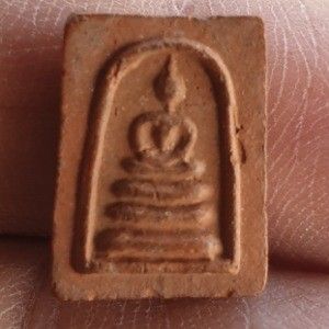 พระสมเด็จคะแนนหลังมิ เนื้อดิน วัดพระปรางค์ จ.สิงห์บุรี (หลวงพ่อกวย วัดโฆสิตาราม ปลุกเสก)