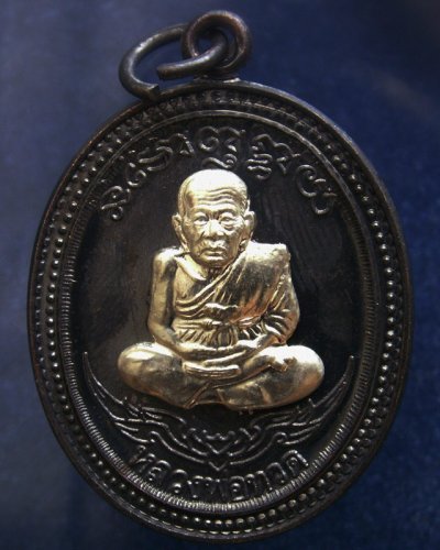 กรรมการ !!! เลข 129...เหรียญหลวงปู่ทวด หลังพ่อท่านเขียว วัดห้วยเงาะ รุ่นกิตติคุโณ 82 เนื้อทองแดงรมดำหน้า-หลังอัลปาก้า โค้ด-เลข พร้อมกล่องเดิม พ.ศ. 2553 สร้างแจกกรรมการ 999 องค์
