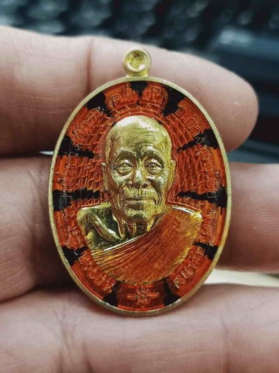 2-1124 วัดใจ 150 เหรียญชนะจน สร้างพระใหญ่ หลวงตาขึม วัดผักขะ จ.ศรีสะเกษ 2564 ทองทิพย์ ลงยาลายเสือส้ม หมายเลข 759 กล่องเดิม