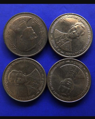 8.พร้อมกัน 4 เหรียญ..เหรียญสลึงแจกทาน หลวงปู่คำบุ วัดกุดชมภู ตอกโค้ด