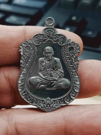 2-1065 วัดใจ 100 เหรียญเสมา ที่ระลึกครบ 8 รอบ ครูบาอุ่น วัดโรงวัว จ.เชียงใหม่ 2567 ตะกั่ว หลังเรียบ หมายเลข 58 กล่องเดิม***ขึ้นชื่อเสมา 8 รอบ ต้องมา