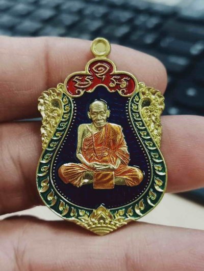 2-1391 วัดใจ 150 เหรียญเสมา ที่ระลึกครบ 8 รอบ ครูบาอุ่น วัดโรงวัว จ.เชียงใหม่ 2567 ทองทิพย์ ลงยาพื้น ขอบ จีวร คลาสสิค หมายเลข 65 กล่องเดิม***ขึ้นชื่อเสมา 8 รอบ ต้องมา