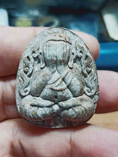 2-1469 วัดใจ 100 พระปิดตากนกข้างบูชาครู หลวงปู่โต๊ะ หลวงพ่อนงค์ วัดบางน้ำชน ธนบุรี จ.กรุงเทพ ปี 2565 จัมโบ้ มวลสารดี ตะกรุดทองแดง 2 ดอก หมายเลข 297 กล่องเดิม