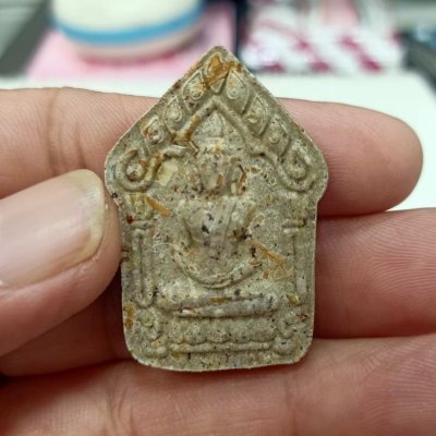 2-632 วัดใจ 50 พระขุนแผนโคตรเศรษฐี รุ่นแรก หลวงปู่รอด วัดสิทธิอุดม จ.อุบลราชธานี ปี 2565 เนื้อผง มวลสารแน่น หมายเลข 91 กล่องเดิม