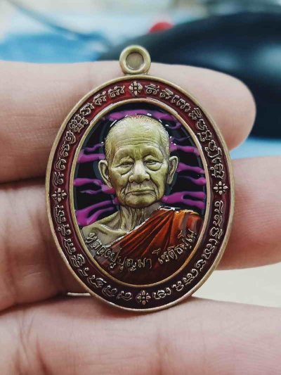 2-1424 วัดใจ 100 เหรียญพยัคฆ์เศรษฐี หลวงปู่บุญมา สำนักสงฆ์เขาแก้วทอง จ.ปราจีนบุรี 2564 ทองเหลืองซาติน ลงยาลายเสือ ชมพู ขอบ จีวร หมายเลข 67 กล่องเดิม***งานสวย ยุคต้น