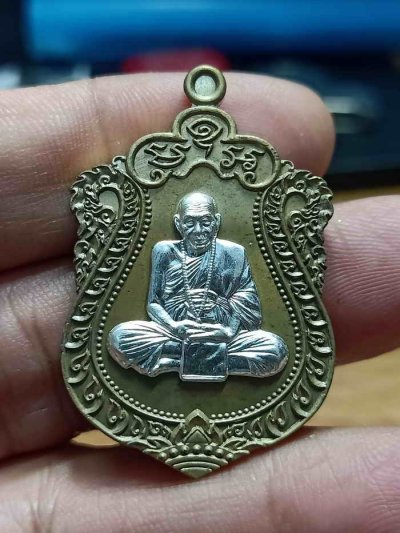 2-10 วัดใจ 150 เหรียญเสมา 8 รอบ ครูบาอุ่น วัดโรงวัว จ.เชียงใหม่ 2567 มหาชนวน หน้ากากชุบเงิน หมายเลข 159 กล่องเดิม