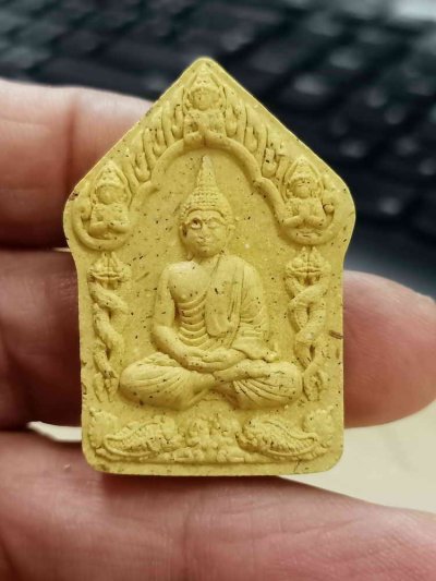 2-1705 วัดใจ 150 พระผงปลดหนี้ หลวงพ่อเถ่ง วัดหนองกรับ จ.ระยอง 2565-2566 ว่านดอกทอง ตะกรุดทองแดง หมายเลข 193 กล่องเดิม