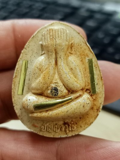 1-1987 วัดใจ 100 พระปิดตาจัมโบ้ปลดหนี้ อิ่มทรัพย์ หลวงปู่อิ่ม วัดทุ่งนาใหม่ จ.นครศรีธรรมราช มวลสารดี อ็อปชั่นเต็ม กล่องเดิม