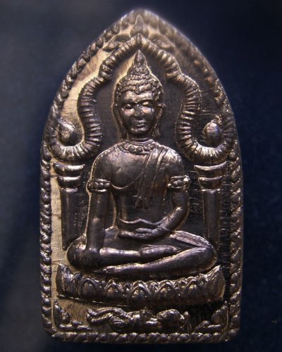 13.พระยอดขุนพลปั๊ม หลวงพ่อฑูรย์ วัดโพธินิมิตร เนื้อชินพิมพ์เล็ก พ.ศ. 2527 สูง 3 ซ.ม. สร้างจากเนื้อชินกรุเก่าที่ชำรุดแตกหัก