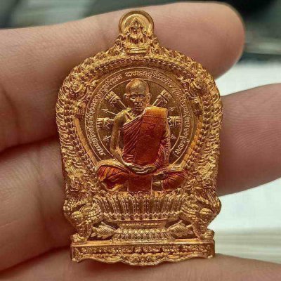 2-243 วัดใจ 100 เหรียญนั่งพาน 8 รอบ มวลสาร 100 ล้าน หลวงปู่นวล อัคฺคธฺมโม วัดศรีสุทธาวาส(วัดหนองจอก) อ.ทับคล้อ จ.พิจิตร เนื้อทองแดงโบราณ ยาจีวร หลังแบบ ปิดมวลสารร้อยล้าน หมายเลข 89 กล่องเดิม