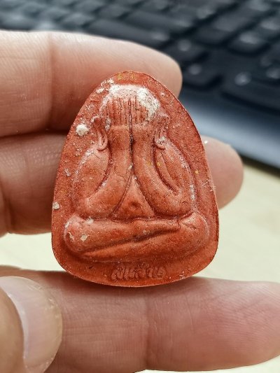 1-1803 วัดใจ 50 พระผงปิดตา รุ่นเงินล้าน หลวงปู่รอด วัดโคกกรม อ.พนมดงรัก จ.สุรินทร์ 2565 หมายเลข 82 กล่องเดิม