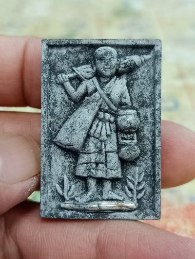 1-1421 วัดใจ 50 พระผงสิวลีนำโชค หลวงปู่โต๊ะ วัดถ้ำสิงโตทอง จ.ราชบุรี ผงธูป ตะกรุดแท้ 2 ดอก หมายเลข 80 กล่องเดิม***สวย หนา คม ใบรายแสดงละเอียดในกล่อง