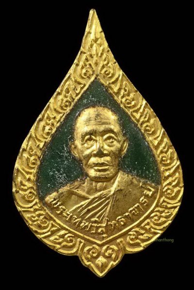 ʕ•́ᴥ•̀ʔっ..เหรียญเข็มกลัด ลงยาเขียว หลวงปู่ดีเนาะ (พระเทพวิสุทธาจารย์) วัดมัณชิมาวาส จ.อุดรธานี ปี ๒๕๒๕ . . #2