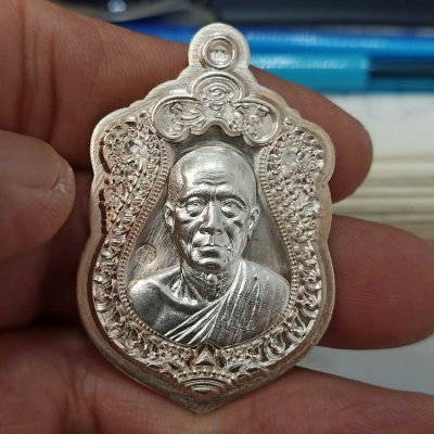 2-635 วัดใจ 100 เหรียญรุ่นปาฏิหารย์ 2 ครบ 6 รอบ ที่ระลึก 72 ปี หลวงพ่อทองวัดบ้านไร่ จ.นครราชสีมา ปี 2564 เนื้อทองแดงอาบเงิน ไม่ตัดปีก หมายเลข 36 กล่องเดิม***PSGA การันตี