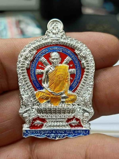 2-246 วัดใจ 150 เหรียญนั่งพาน 8 รอบ มวลสาร 100 ล้าน หลวงปู่นวล อัคฺคธฺมโม วัดศรีสุทธาวาส(วัดหนองจอก) อ.ทับคล้อ จ.พิจิตร เนื้อชุบเงิน ลงยาเต็ม ลงยาจีวร หมายเลข 36 กล่องเดิม