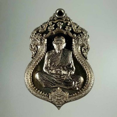 2-247 วัดใจ 100 เหรียญหลวงพ่อหวั่น รุ่นไพรีพินาศวัดคลองคูณ อำเภอตะพานหิน จังหวัดพิจิตร ปี 2558 เนื้ออัลปาก้า หลังฝังตะกรุด กล่องเดิม มาพร้อมข้อมูลเก็บได้สบายใจ