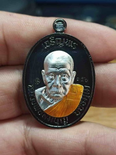 2-67 วัดใจ 150 เหรียญเจริญพรบน หลวงพ่อสมบุญ วัดลำพันบอง จ.สุพรรณบุรี ปี 2567 BRD หน้ากากชุบเงิน ลงยาจีวร หมายเลข 156 กล่องเดิม