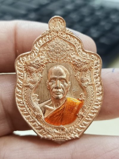 1-1943 วัดใจ 50 เหรียญมังกรคู่ หลวงพ่อสุทัศน์ วัดป่าช้างลง จ.สุรินทร์ 2563 ทองแดง ลงยาจีวร หมายเลข 148 กล่องเดิม