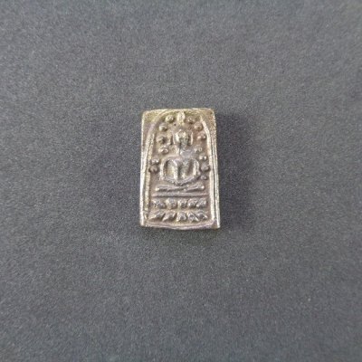 พระสมเด็จระฆังหลังฆ้อน 100 ปี วัดระฆัง จ.กรุงเทพฯ ปี 2562 เนื้อนวะโลหะ พร้อมกล่องเดิมจากวัด สวยครับ