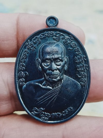 1-1399 วัดใจ 50 เหรียญเจริญพร 2 หลวงพ่อพัฒน์ วัดห้วยด้วน จ.นครสวรรค์ 2563 ทองแดงรมดำ หมายเลข 6212 กล่องเดิม***ยอดนิยม