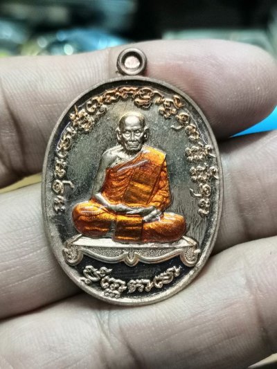 1-806 วัดใจ 50 เหรียญเจริญพร 2 ร่วมสร้างโรงพยาบาล หลวงพ่อพัฒน์ วัดห้วยด้วย จ.นครสวรรค์ 2563 ทองแดงผิวไฟ ลงยาาจีวร พิมพ์เต็มองค์ หมายเลข 13211 กล่องเดิม***ป๋อง สุพรรณ การันตี