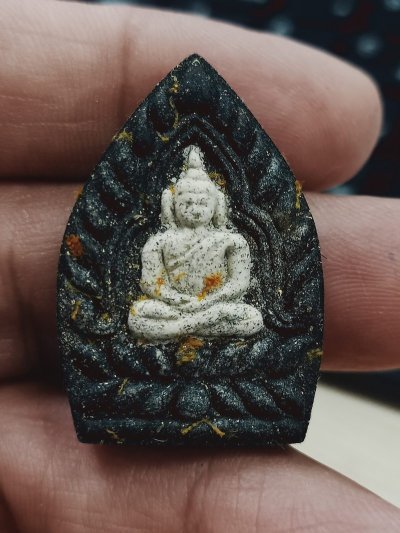 1-1025 วัดใจ 50 พระผงเจ้าสัว รุ่งเรือง รุ่น แซยิด หลวงพ่อวิมุต กวิวํโส(ศิษย์สายตรงหลวงพ่อรุ่ง วัดท่ากระบือ) วัดวิมุตยาราม จ.กรุงเทพ 2567 ผงมหามงคล หมายเลข 40 กล่องเดิม ***จัดสร้างโดย ไช้สาย1 เกจิดัง ร่วมปลุกเสก