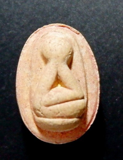 พระปิดตาเม็ดบัว เนื้อผงเกสร หลวงพ่อยิด วัดหนองจอก จ.ประจวบคีรีขันธ์ สวยครับ