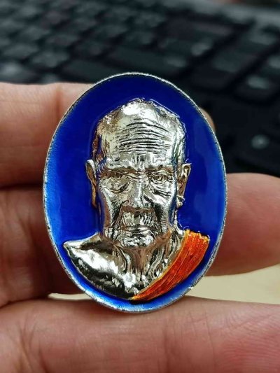 2-1619 วัดใจ 100 เหรียญหล่อพุทธศิลป์นาคเกี้ยวถิ่นแม่น้ำโขง หลวงปู่คีบ ธีรปัญโญ อายุ 108 ปี วัดป่าสุทธาวาส จ.นครพนม ปี 2567 ชุบเงิน ลงยาน้ำเงิน หมายเลข 37 กล่องเดิม