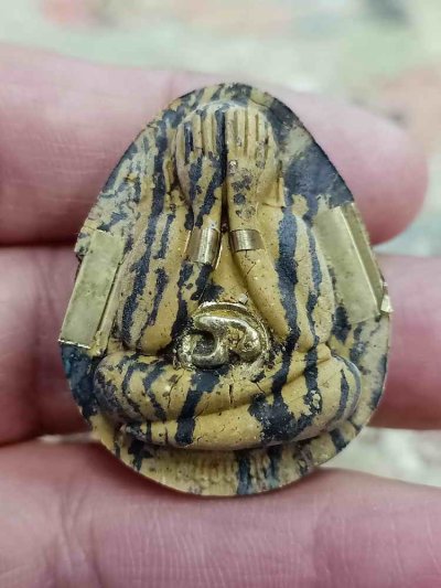 2-1880 วัดใจ 100 พระปิดตาจัมโบ้ปลดหนี้ มหาเฮง หลวงปู่จื่อ วัดเขาตาเงาะอุดมพร จ.ชัยภูมิ 2566 ลายเสือ ตะกรุด อุดนะ หมายเลข 93 กล่องเดิม***พระดีพิธีใหญ่เสกหลายวาระ ทีมพี่เสือจัดสร้าง