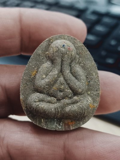 1-918 วัดใจ 50 พระผงปิดตา รวย มั่ง มี หลวงพ่อพัฒน์ วัดห้วยด้วน จ.นครสวรรค์ 2565 เนื้อผง เลข 26 กล่องเดิม