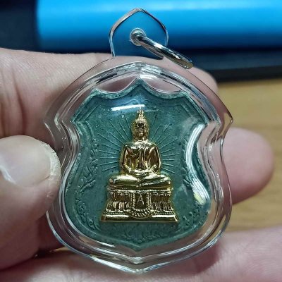 D869 วัดใจ 100 พระพุทธพรรณีศรีธรรมไภสัช วัดพระศรีรัตนศาสดาราม กทม. ปี 2554 เนื้อเขียวเหนี่ยวทรัพย์ หน้ากะไหล่ทอง***เลี่ยมพร้อมใช้