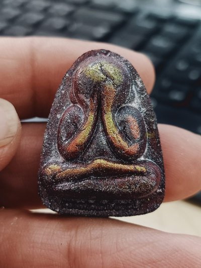 1-914 วัดใจ 50 พระผงปิดหลังแบบ เลื่อนสมณศักดิ์ 101 ปี หลวงพ่อพัฒน์ วัดห้วยด้วน จ.นครสวรรค์ 2565 เนื้อผง เลข 540 กล่องเดิม