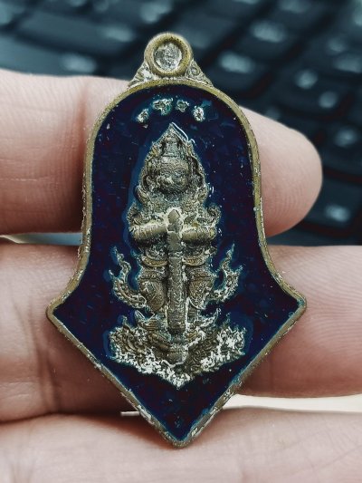 1-832 วัดใจ 50 เหรียญท้าวเวสสุวรรณโณ มหามงคลพุทธศตวรรษ วัดป่าโนนนางชื่น จ.ร้อยเอ็ด 2565 ทองชนวนโบราณคราบเบ้า ลงยา เลข 454 กล่องเดิม