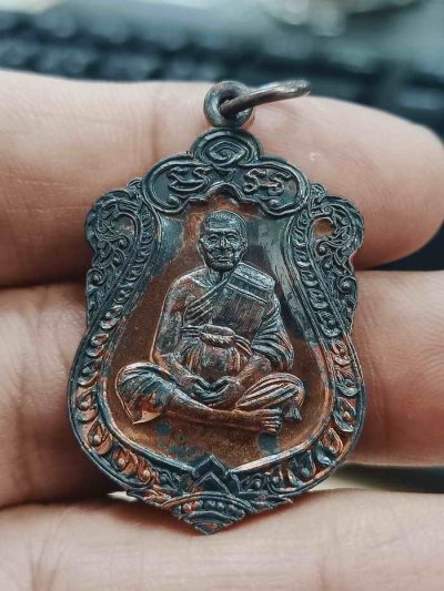 2-1486 วัดใจ 100 เหรียญเสมามหาพรหม เปิดโลก พ่อท่านพรหม วัดบ้านสวน จ.พัทลุง 2567 ทองแดง หมายเลข 671 กล่องเดิม