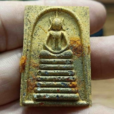 2-391 วัดใจ 100 พระสมเด็จ ฉลองวาระมงคล 9 รอบ หลวงปู่คีบ ธีรปัญโญ วัดป่าสุทธาวาส จ.นครพนม ปี 2567 รก.39 เนื้อว่านทองอุไร โรยผงตะไบ พลอยเสก หมายเลข 7 จัดสร้าง 160 องค์ กล่องเดิม