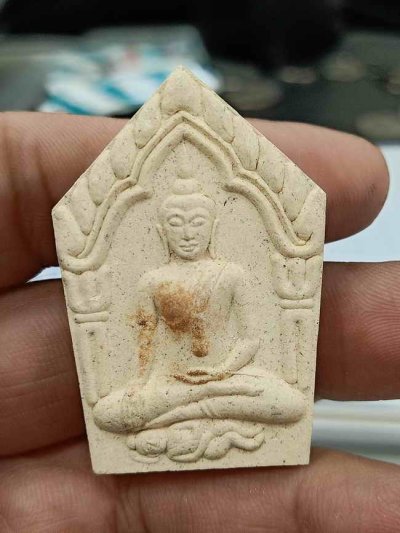 2-69 วัดใจ100 พระขุนแผนมหาเสน่ห์ รุ่นเรียกทรัพย์ ไตรมาส วัดหนองปลิง 2558/2559 เนื้อผง หลังกุมาร ตะกรุด 2 ดอก กล่องเดิม