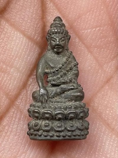 พระชัยวัฒน์ชินบัญชร หลวงปู่วิเวียร วัดดวงแข (ไม่ตอกโค๊ต)