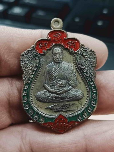 2-1133 วัดใจ 100 เหรียญเสมา 66 สร้างศาลา หลวงพ่อรวย วัดมาบตาพุด จ.ระยอง ปี 2566 ชนวนโบราณ ลงยาขอบ ซุ้ม จีวร หมายเลข 190 กล่องเดิม