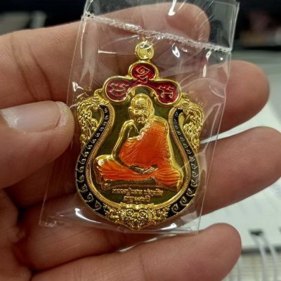 2-783 วัดใจ 100 เหรียญเสมาหัวเสือ รุ่นพยัคฆ์แสนล้าน หลวงปู่แสน วัดบ้านหนองจิก จ.ศรีสะเกษ ปี 2562 เนื้อทองทิพย์กะไหล่ทอง ลงยาขอบ หมายเลข 175 กล่องเดิม