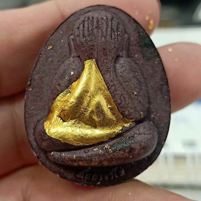 2-563 วัดใจ 100 ปิดตาจัมโบ้ ปลดหนี้ หลวงพ่อสิน ภัททาจาโร วัดละหารใหญ่ จ.ระยอง ปี 2565 เนื้อเทาผงธูปปิดทอง หมายเลข 15 กล่องเดิม