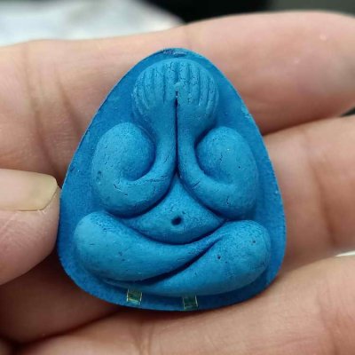 2-608 วัดใจ 100 แรร์+ฝังพลอย พระปิดตามหาเสน่ห์ รุ่นสร้างโบสถ์ หลวงปู่โต๊ะ ปลุกเสก และอกวัดประดู่ฉิมพลี จ.กรุงเทพ เนืั้อเจ้าน้ำเงิน ตะกรุดเงิน 2 ดอก ฝังพลอยหลัง 5 เม็ด รก.11.1 หมายเลข 87 กล่องเดิม