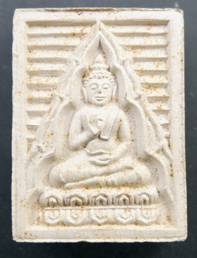 พระผงหลวงพ่อสดวัดปากน้ำ รุ่น 7 วัดปากน้ำภาษีเจริญ จ.กรุงเทพฯ พิมพ์หน้าอินเดีย เนื้อผงสีขาว ปี 2535