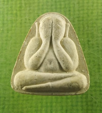 ปิดตาหลังแบบตะกรุดเงิน​ หลวงปู่มีวัดมารวิชัย