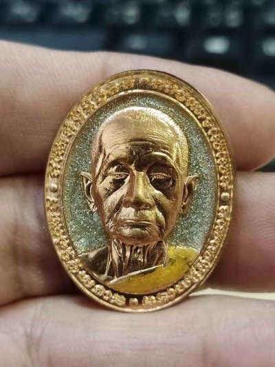 2-639 วัดใจ 100 เหรียญมงคลบารมีเศรษฐีบูรพา หลวงปู่บุญมา สำนักสงฆ์เขาแก้วทองห้วยด้วน จ.ปราจีนบุรี ปี 2564 ทองแดงผิวไฟ ลงยาพื้นกากเพชร ลงยาจีวร หมายเลข 467 กล่องเดิม