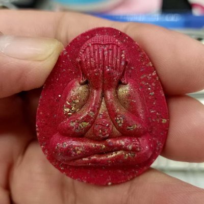 2-60 วัดใจ 100 พระผงปิดตาจัมโบ้ รุ่นเหลือ หลวงปู่โต๊ะ วัดถ้ำสิงโตทอง จ.ราชบุรี เนื้อแดงแรงฤทธิ์ โรยแร่ และมวลสารแน่นๆ หมายเลข 38 พระคมชัด พิธีดี กล่องเดิม